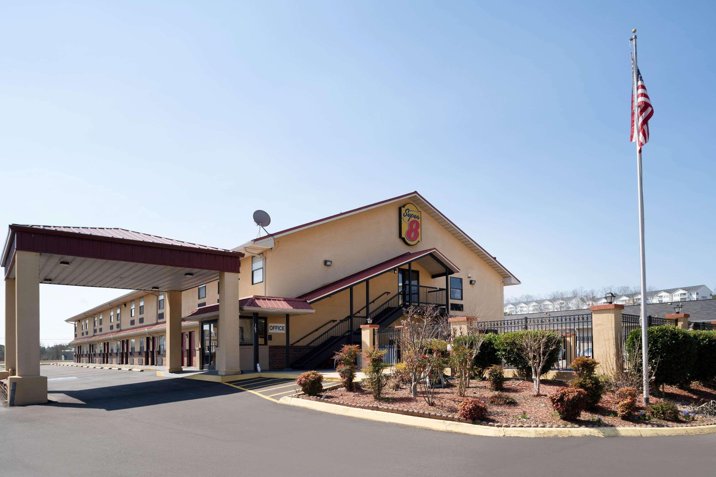 Super 8 By Wyndham Cleveland Motel Exterior photo