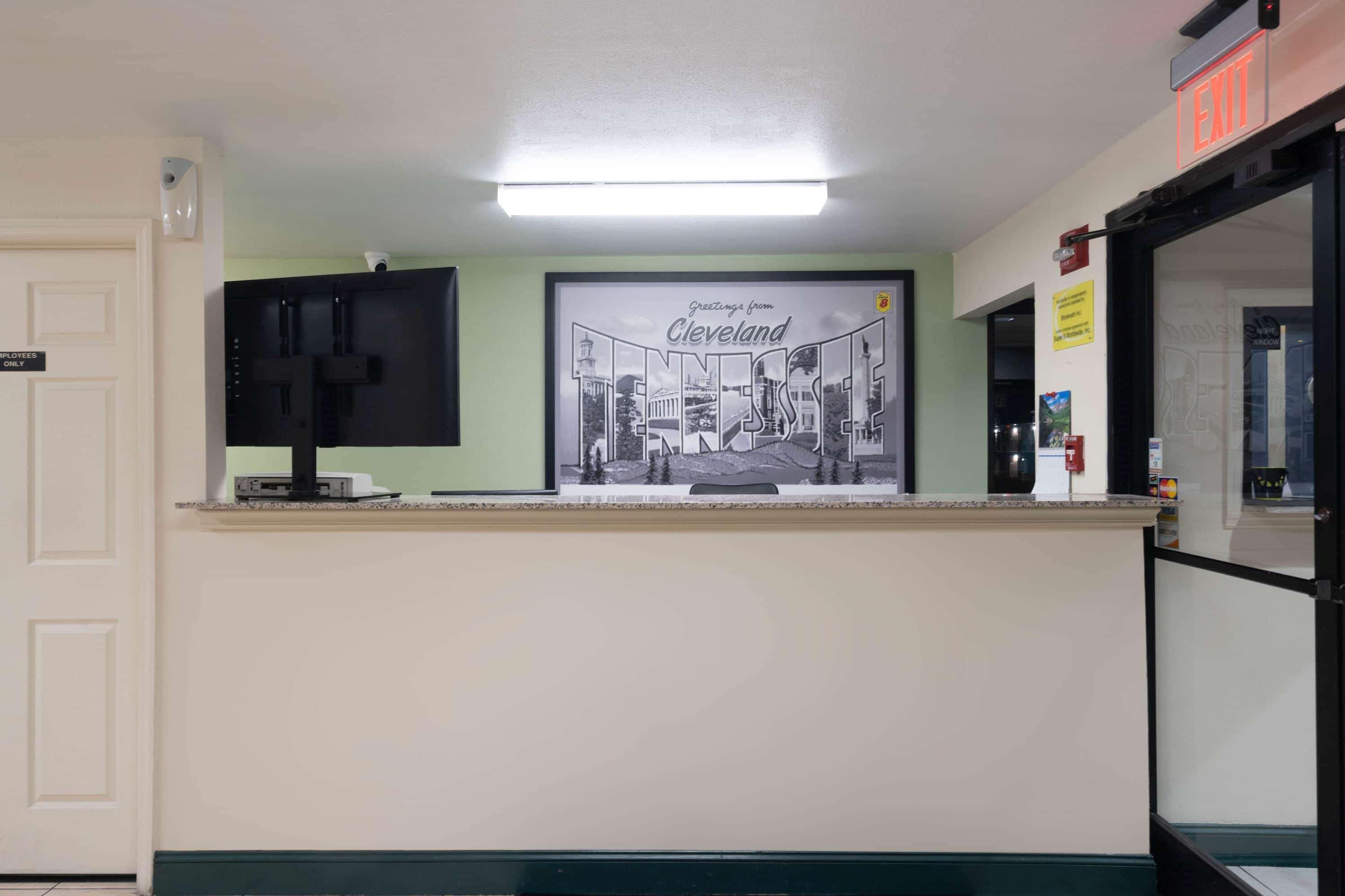 Super 8 By Wyndham Cleveland Motel Exterior photo