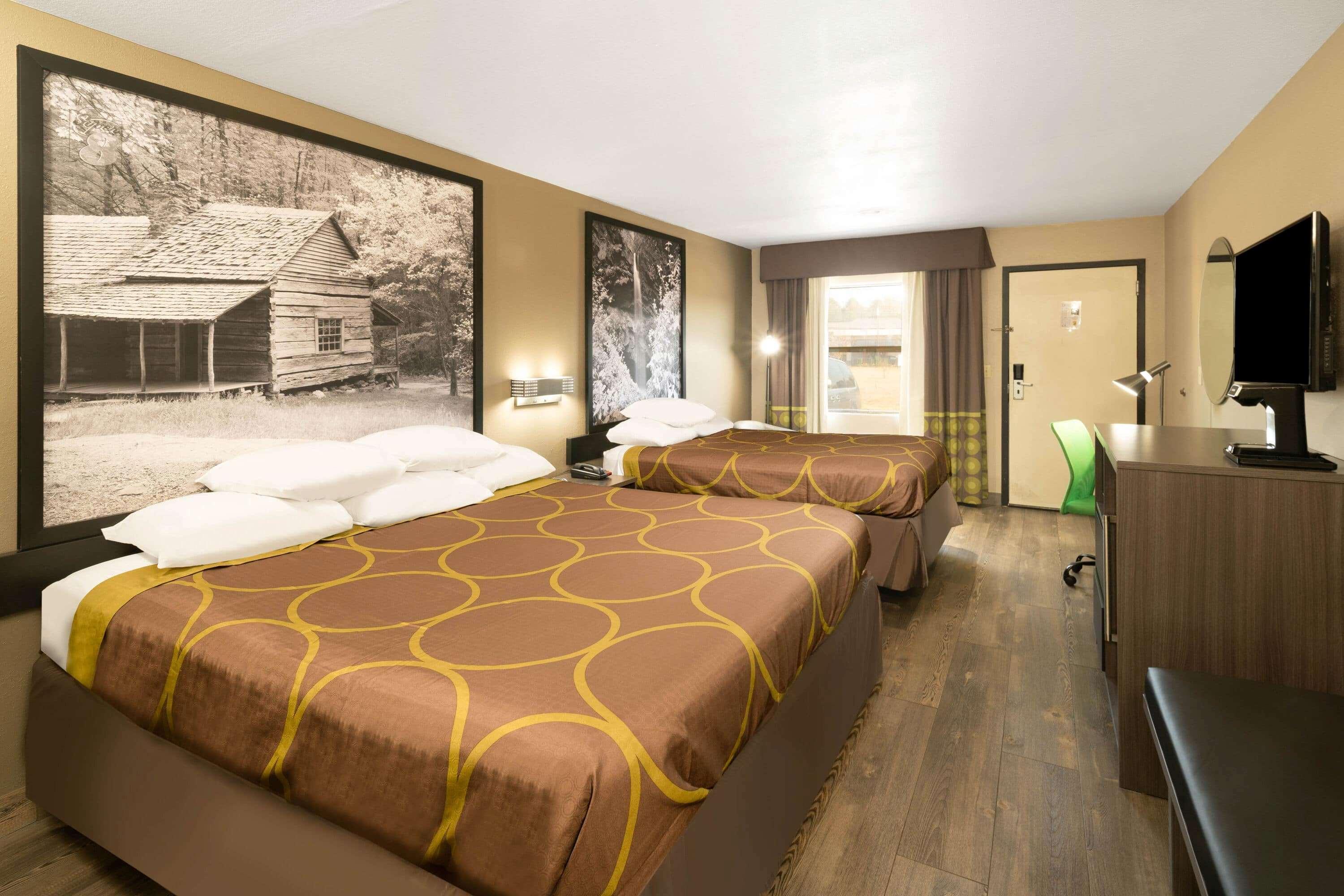 Super 8 By Wyndham Cleveland Motel Exterior photo